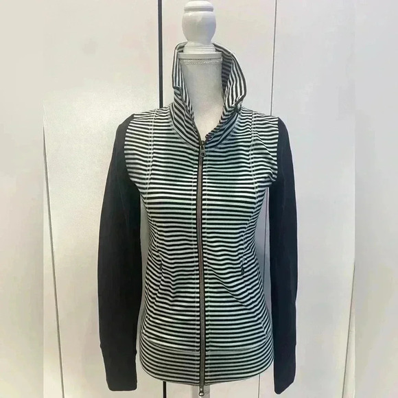 Lululemon Daily Yoga Jacket Sz 4 - Picture 1 of 8